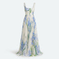 Vestido largo sin mangas con estampado floral azul y verde sobre fondo claro