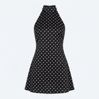 Vestido capri negro con lunares blancos, falda acampanada