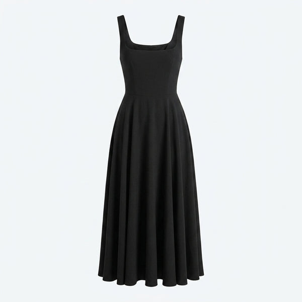 Vestido negro con tirantes anchos y falda acampanada plisada