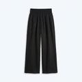 Pantalón fluido negro con cintura elástica y pierna amplia