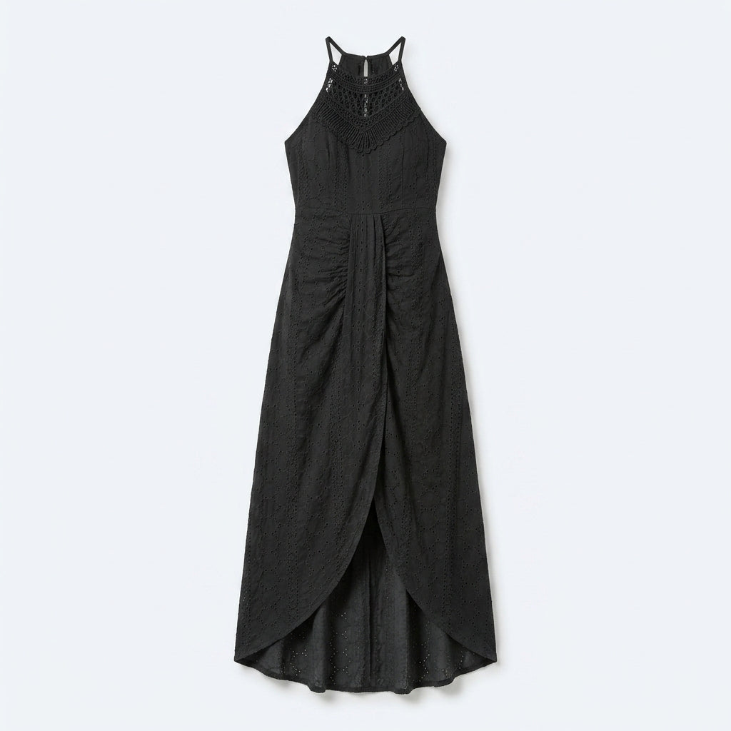 Vestido Élan negro en percha, con tirantes finos y abertura frontal larga