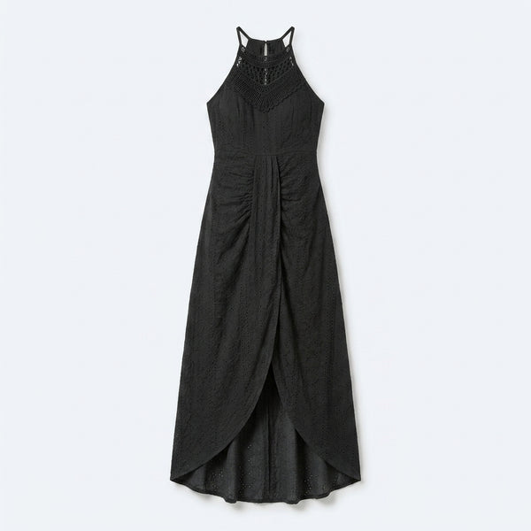 Vestido Élan negro en percha, con tirantes finos y abertura frontal larga