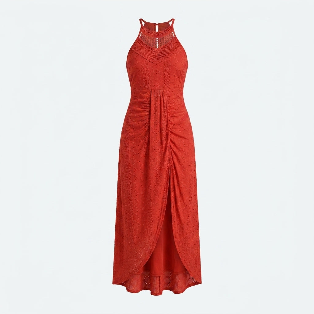 Vestido Élan rojo en percha, con tirantes finos y abertura frontal larga