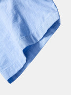 Camisa capri azul claro con manga y dobladillo de puño ribeteado