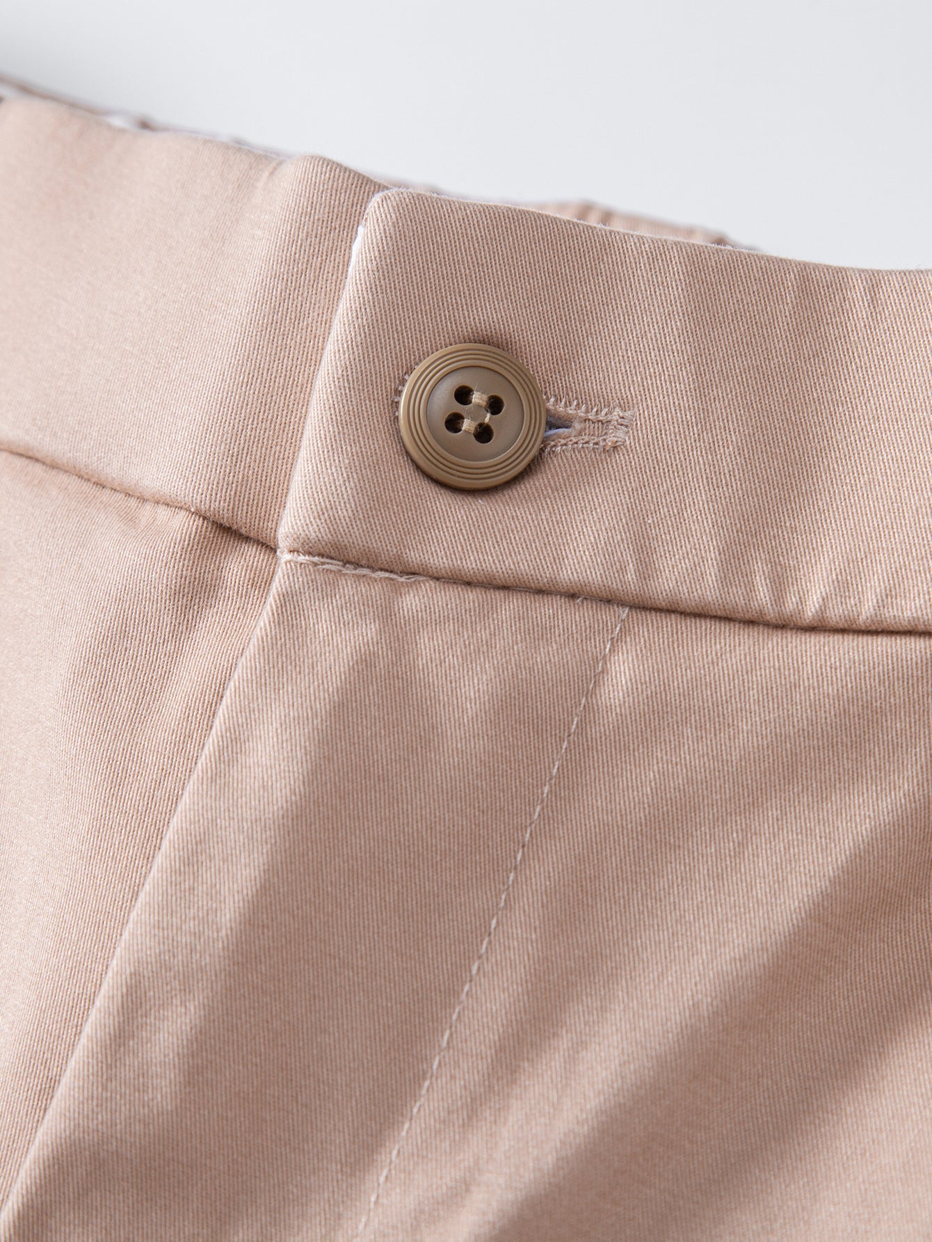 Pantalón corto Verona beige claro: botón en la cintura y costura frontal