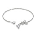 Collar plateado tipo gargantilla con cristal central, lazo y flores de pedrería
