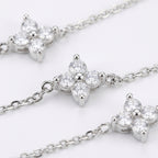 Collar de plata con colgante floral de circonitas y cadena eslabonada