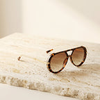 Gafas aviador marrón con montura carey y patillas metálicas doradas