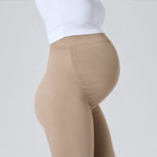 Leggings premamá beige en vista trasera, cintura alta