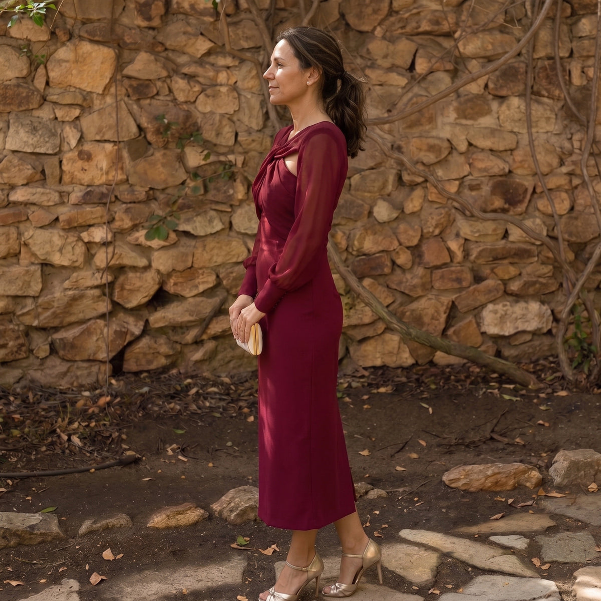 Vestido midi granate con manga larga y lazada al cuello, caída recta