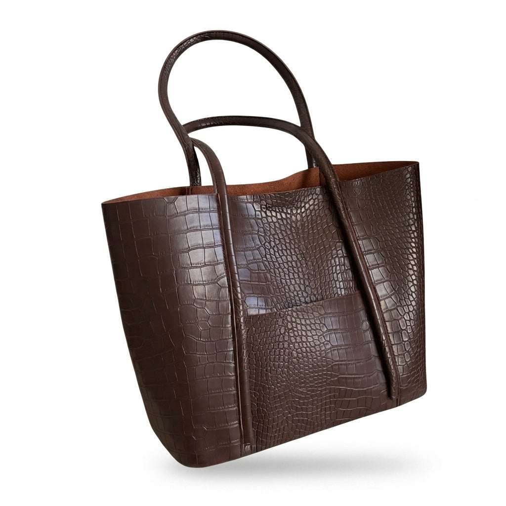 Bolso maxi vintage marrón oscuro con textura de cocodrilo y asas altas.