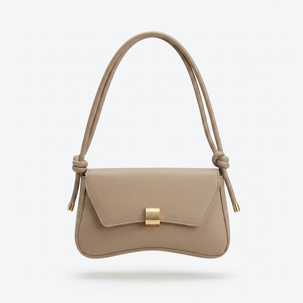 Bolso mini beige con asa corta y cierre metálico rectangular