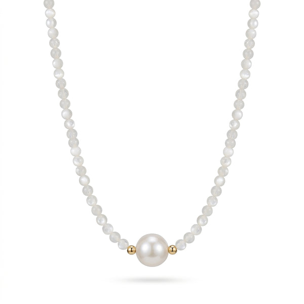 Collar de cuentas de perla con perla central blanca y separadores dorados