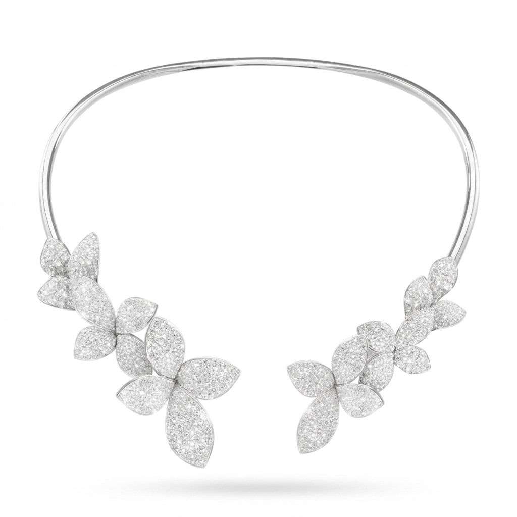 Collar tipo aro flor con cristales, baño plateado; motivo de pétalos brillantes