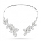 Collar tipo aro flor con cristales, baño plateado; motivo de pétalos brillantes