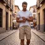 Pantalón corto tipo cargo color arena con cordón en la cintura y bolsillos