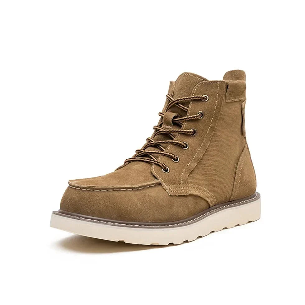 Botas con punta redonda marrón, laterales con cordones y suela de goma