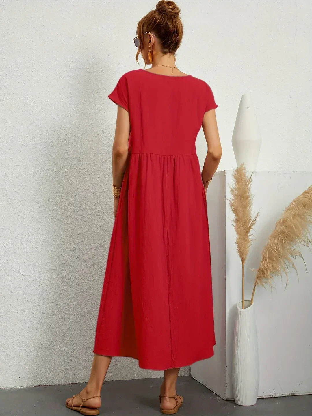 Vestido midi rojo con manga corta y fruncido en la cintura, falda con caída suelta