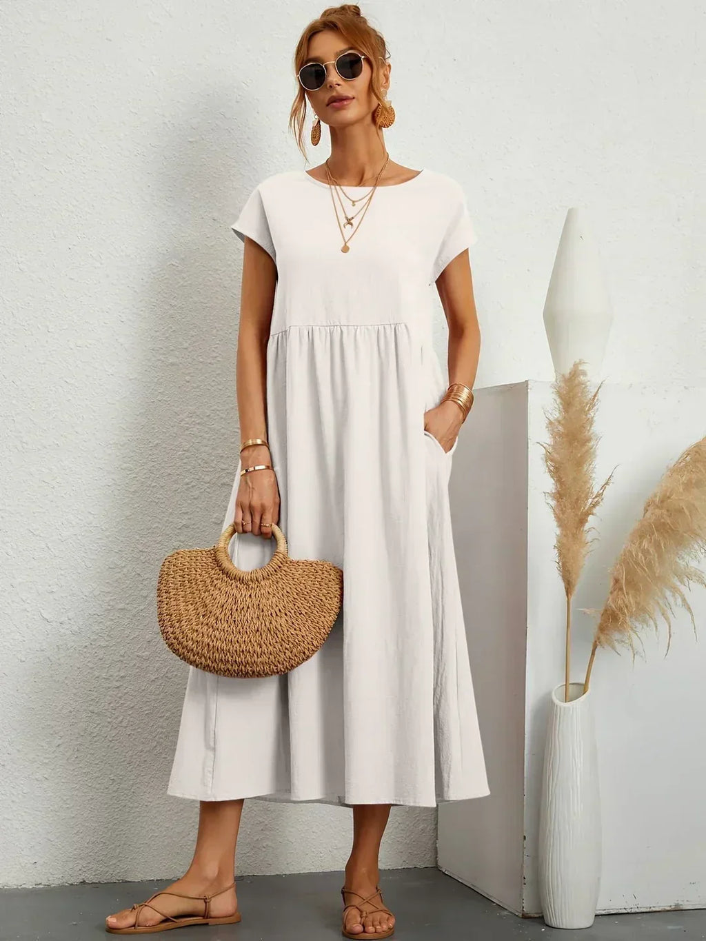 Vestido midi blanco con manga corta y falda fruncida a la cintura
