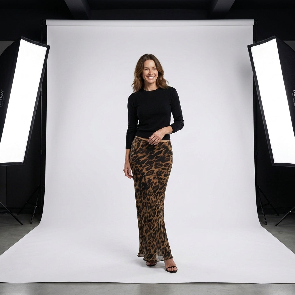 Falda maxi leopardo con cinturilla entallada y tiro largo, look de frente