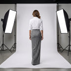 Falda maxi gris vista trasera, corte sirena y cintura entallada