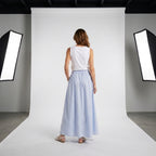 Falda midi de algodón azul claro con cinturilla elástica y vuelo