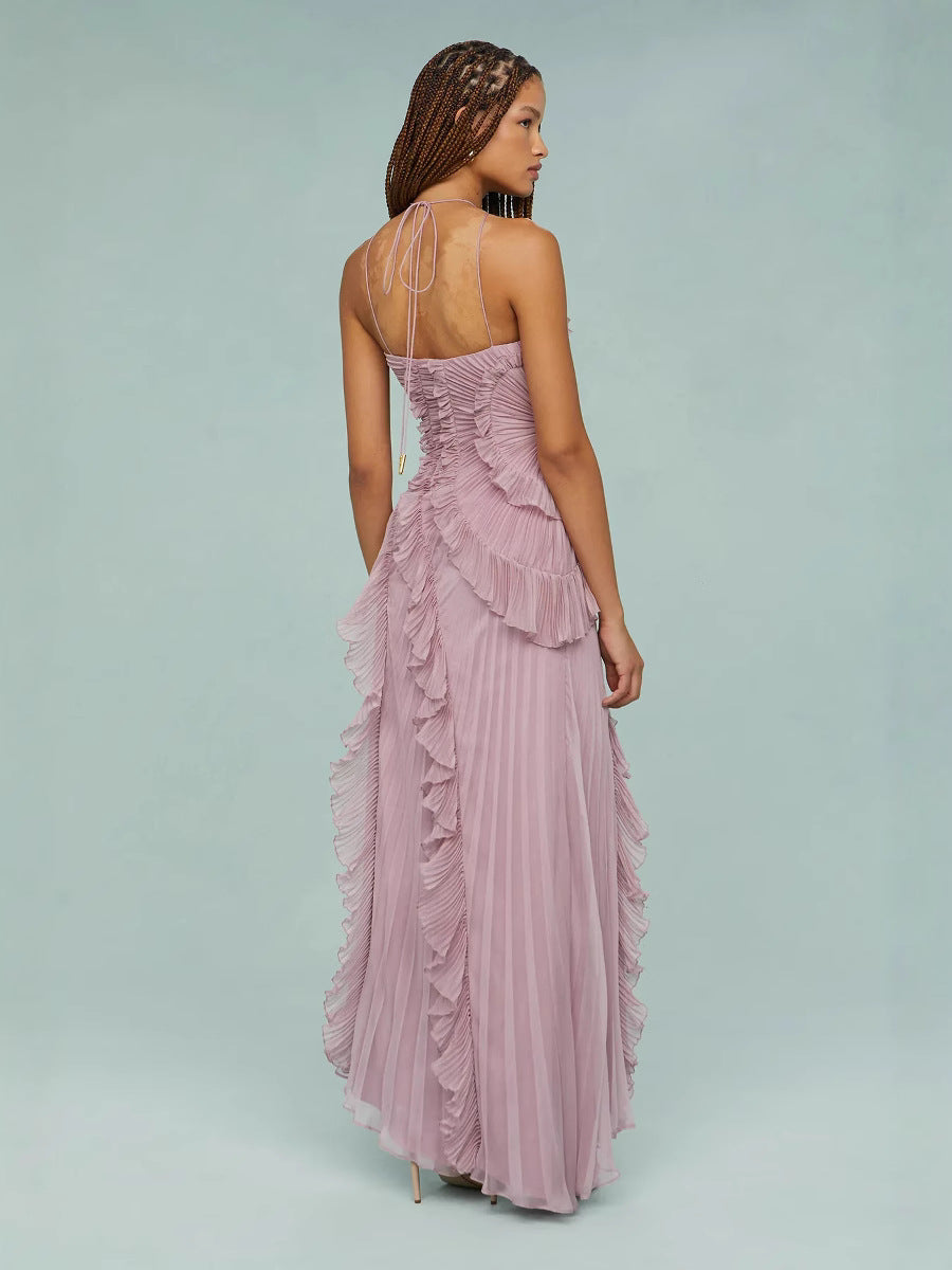 Vestido midi rosa con espalda en tul y volantes fruncidos, corte asimétrico en la falda.