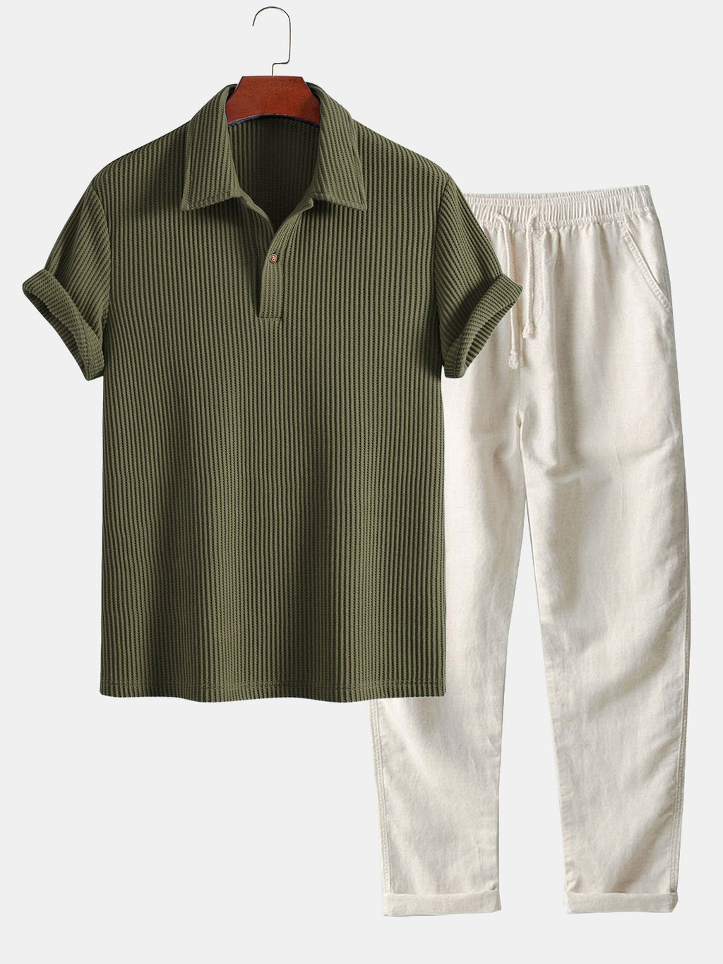 Conjunto polo verde oliva y pantalón de lino recto marfil