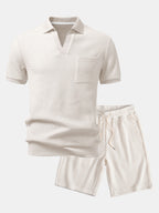Conjunto de polo con bolsillo y pantalones cortos a rayas, color beige