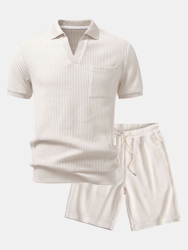 Conjunto de polo con bolsillo y pantalones cortos a rayas, color beige
