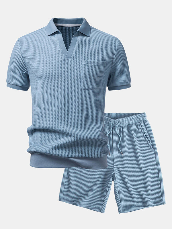 Conjunto de polo con bolsillo y pantalones cortos a rayas, color azul claro