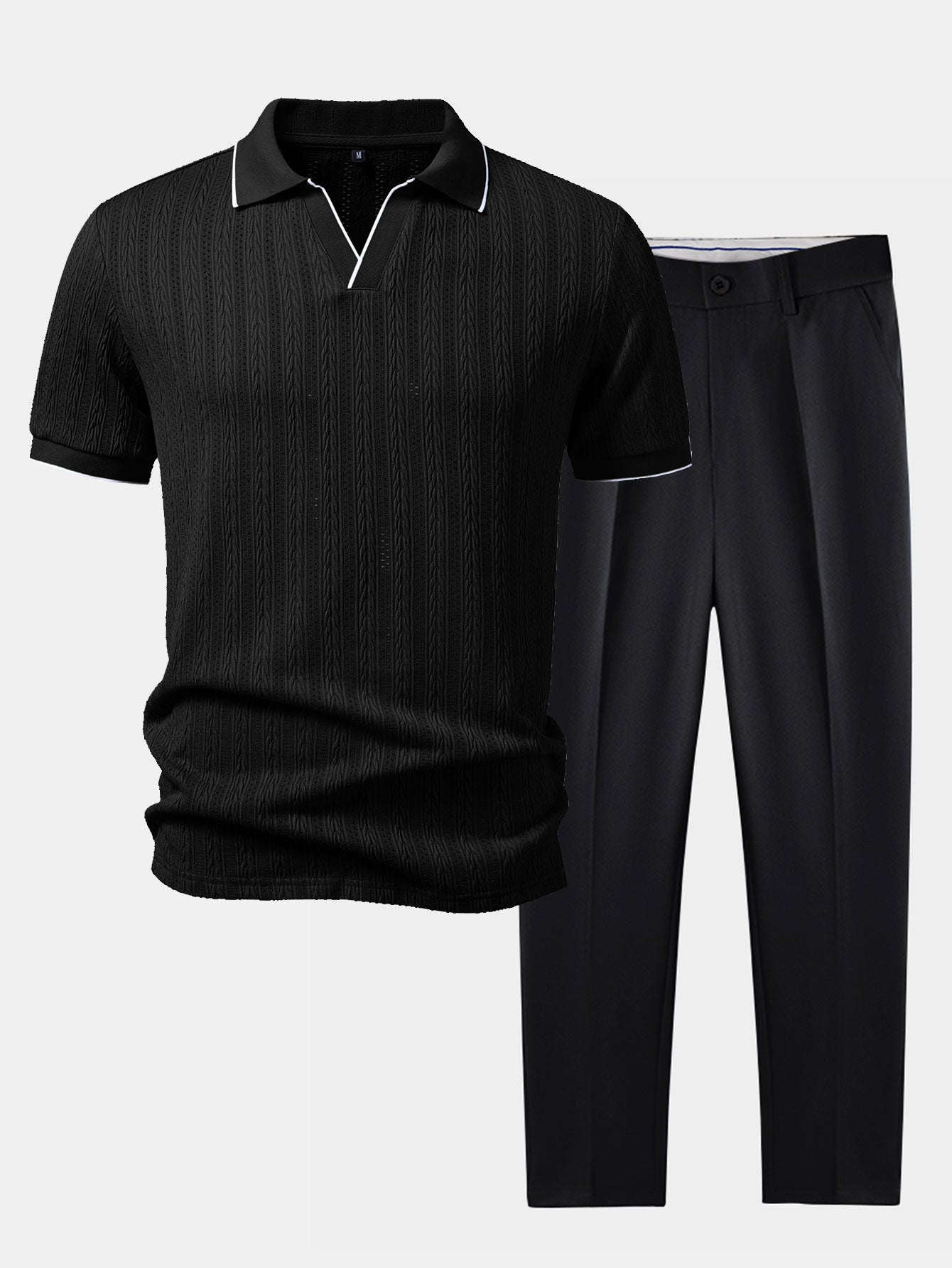 Conjunto de polo negro con cuello y pantalón ajustado cónico negro.