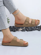Sandalias Adriana beige oscuro con tiras ajustables y hebillas, suela de corcho