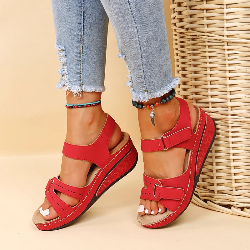 Sandalias Celeste rojas de tiras con velcro y suela plataforma