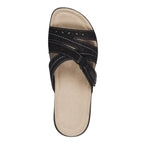 Sandalia negra de punta abierta con tira cruzada y costuras decorativas.