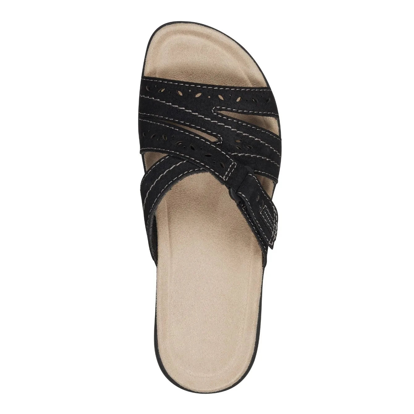 Sandalia negra de punta abierta con tira cruzada y costuras decorativas.