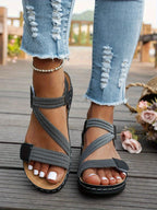 Sandalias Alba azul marino con tiras cruzadas y hebillas sobre el empeine