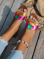 Sandalias Noa multicolor metalizadas, punta abierta y suela marrón