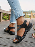 Sandalias Alba negras de tiras con hebilla y suela oscura