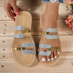 Sandalias Vega con tiras plateadas brillantes, hebillas doradas y suela esparto