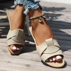 Sandalias Noa beige con doble tira cruzada y suela plana para uso diario