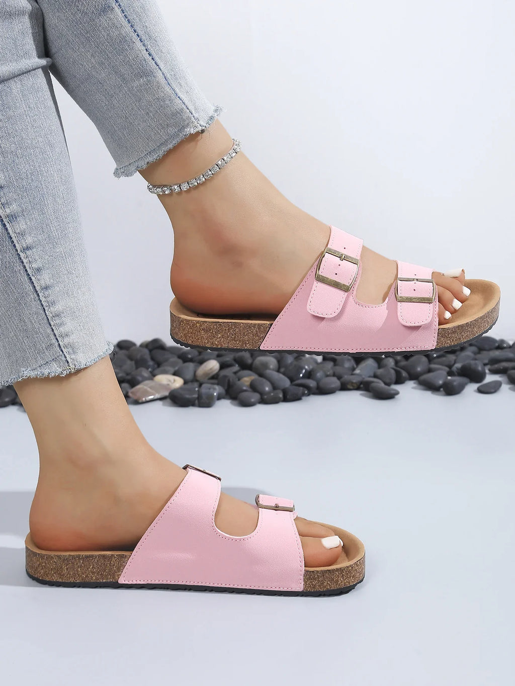 Sandalias Adriana rosa con tiras ajustables y hebillas metálicas, suela de corcho