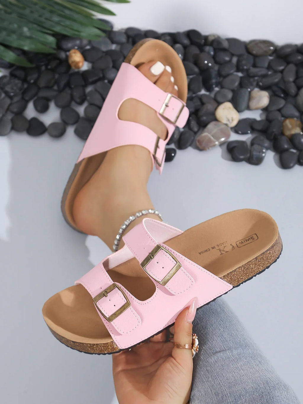 Sandalias Adriana rosa con correas dobles y hebillas cuadradas, suela de corcho