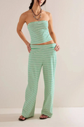 Conjunto de lino de rayas verde y blanco con top bandeau y pantalón de campana