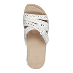 Sandalia blanca de punta abierta con tira ancha, perforaciones y correa ajustable.