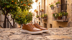 Zapatillas de cuero marrones con cordones tipo brogue y suela blanca