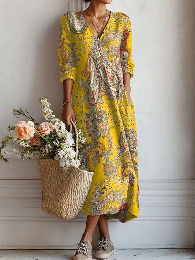Vestido largo bohemio amarillo con estampado paisley multicolor y cuello en V