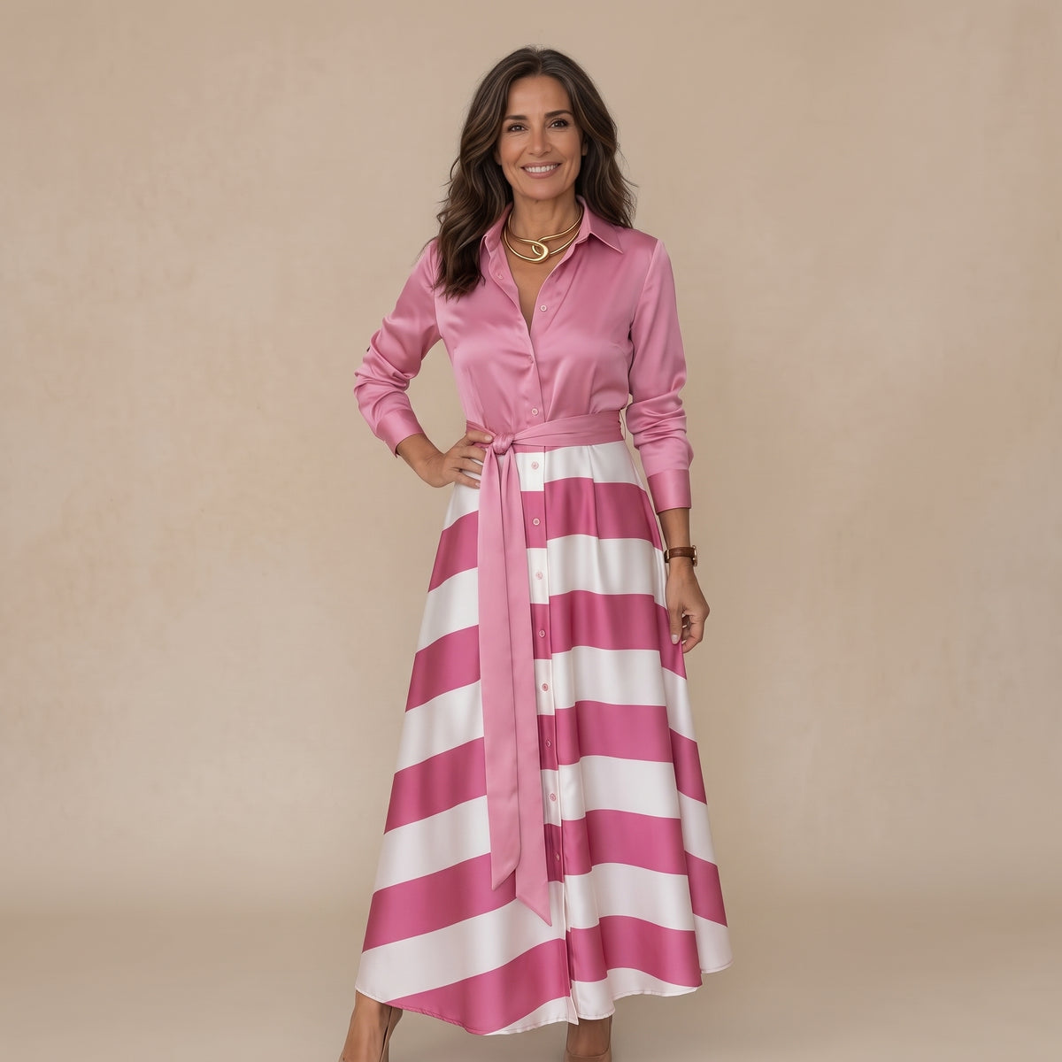 Vestido camisero rosa y blanco de rayas con cinturón y botones, manga larga