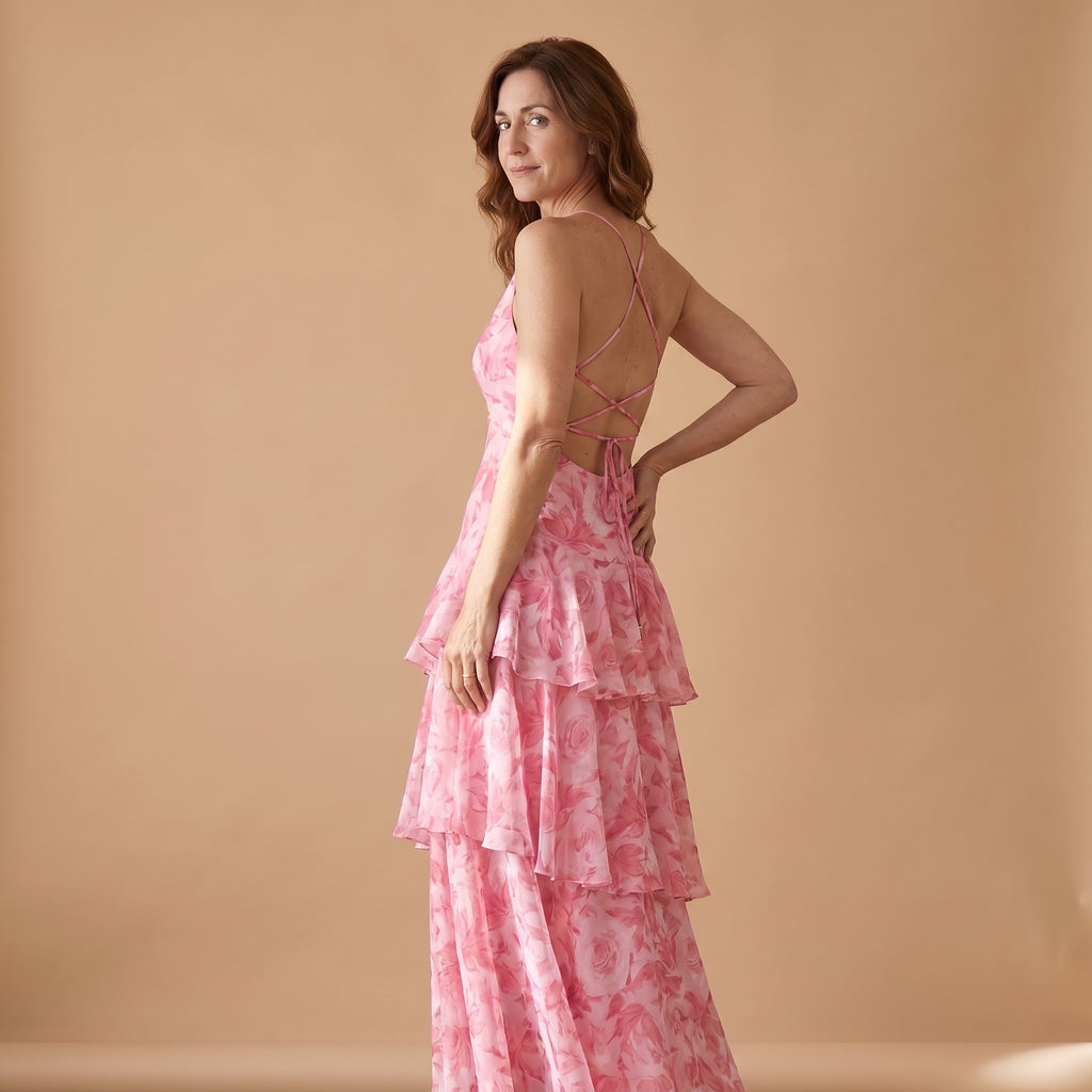 Vestido Étoile Lisa rosa con estampado floral y tirantes cruzados en la espalda, con volantes