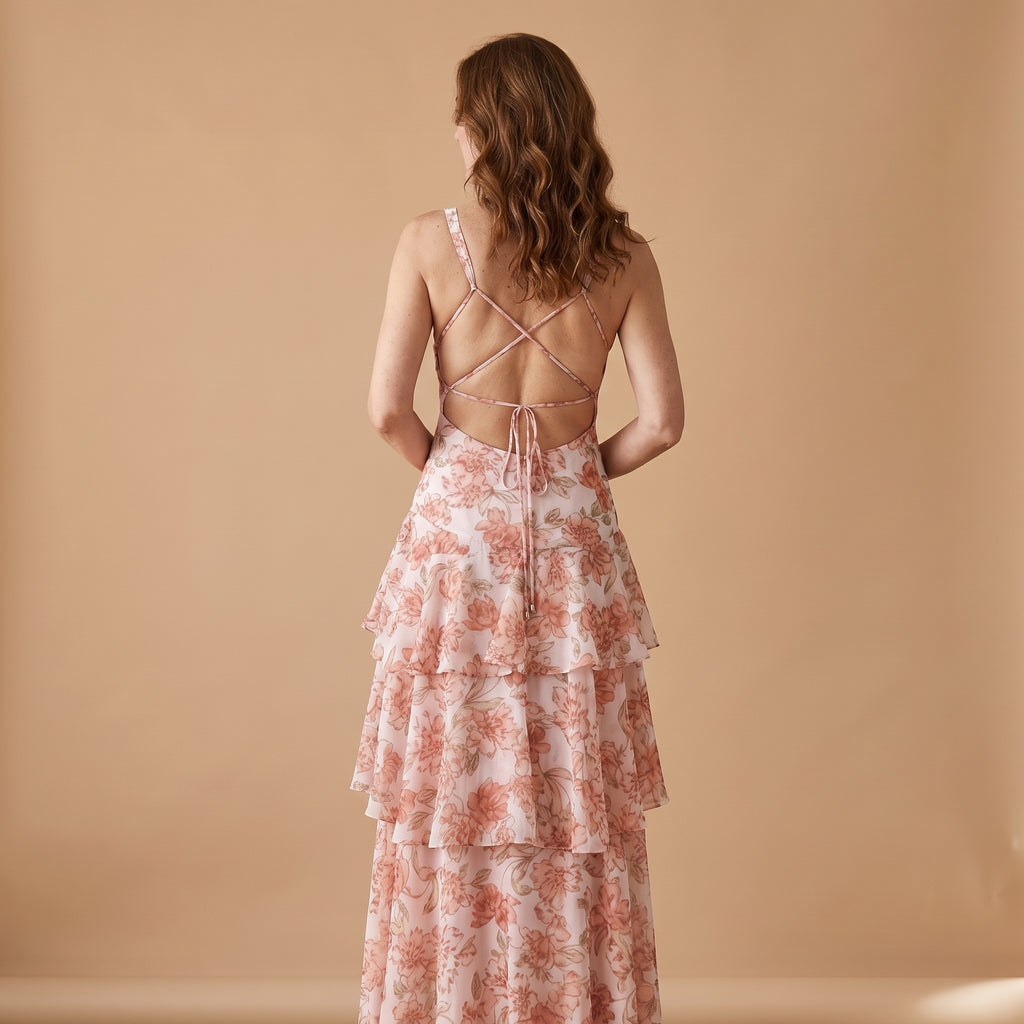 Vestido Étoile Lisa rosa claro con estampado floral, espalda con tirantes cruzados y lazo